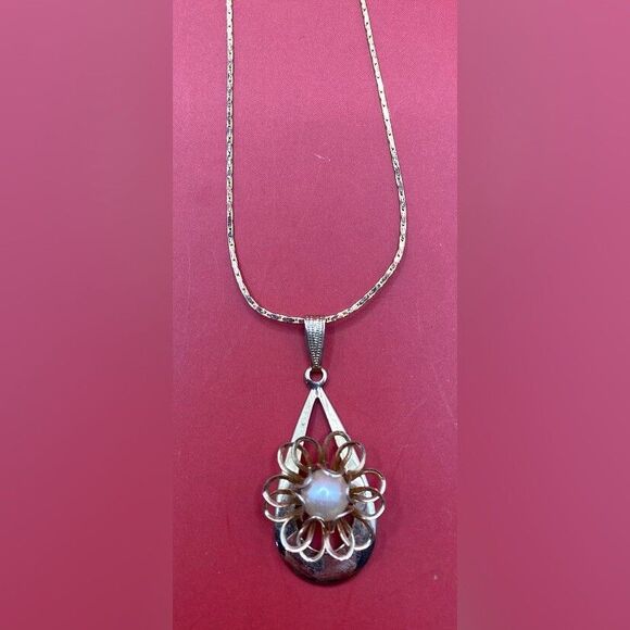 Women’s Necklace Gold Tone Faux Pearl 14” Teardrop Flower - Picture 1 of 2